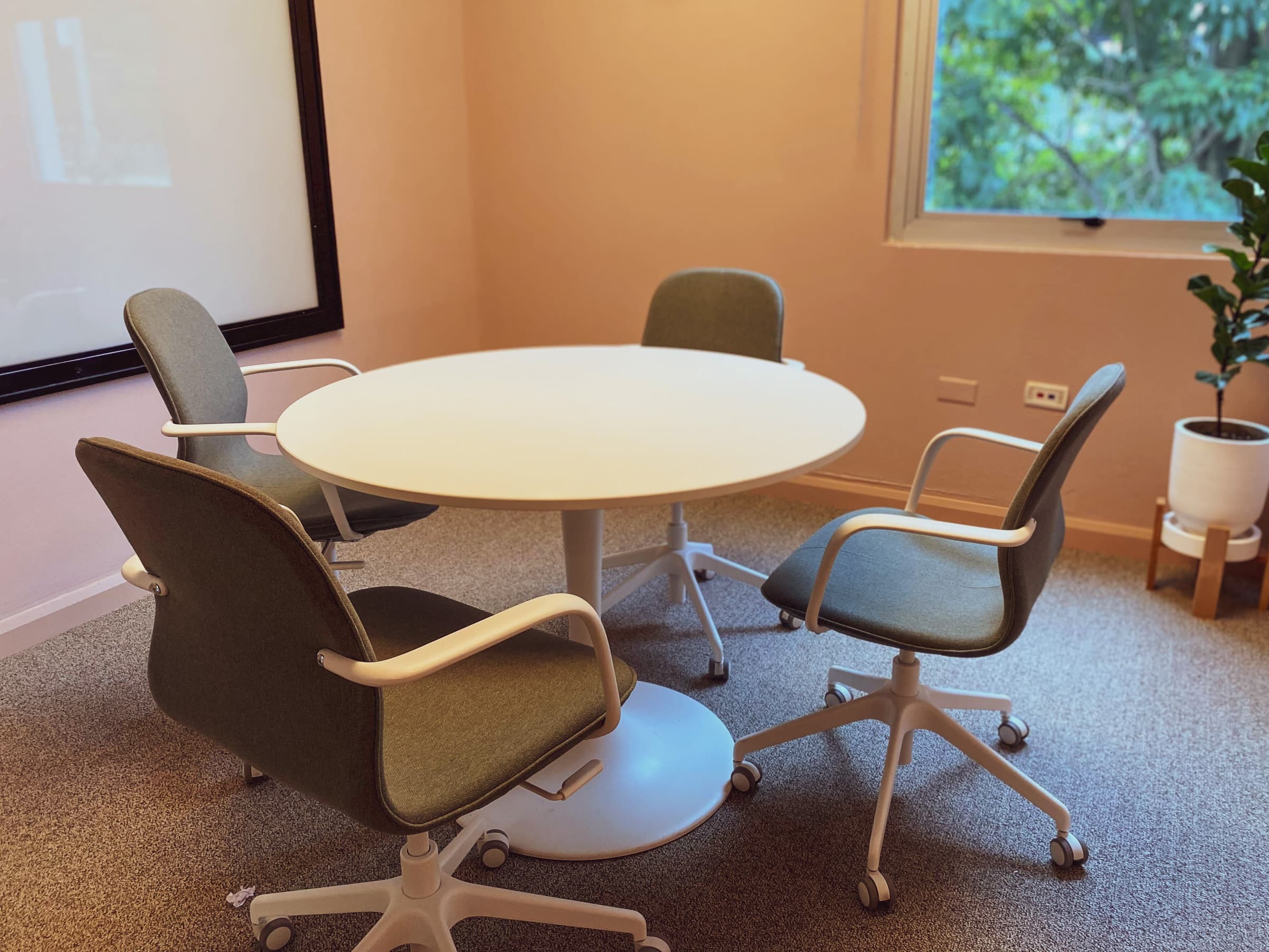 Hot desks and dedicated workspaces at The Worx